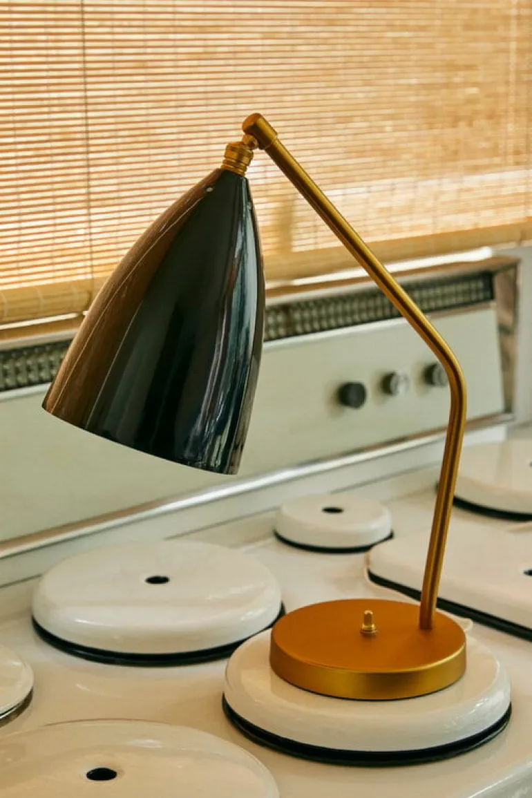 GUBI Gräshoppa table lamp, black, glossy