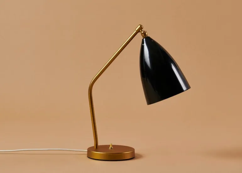 GUBI Gräshoppa table lamp, black, glossy