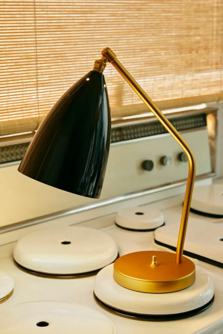 GUBI Gräshoppa table lamp, black, glossy