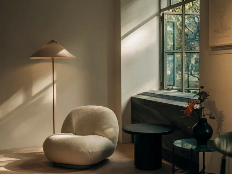 GUBI Pacha lounge chair, Karakorum 001 - pearl gold