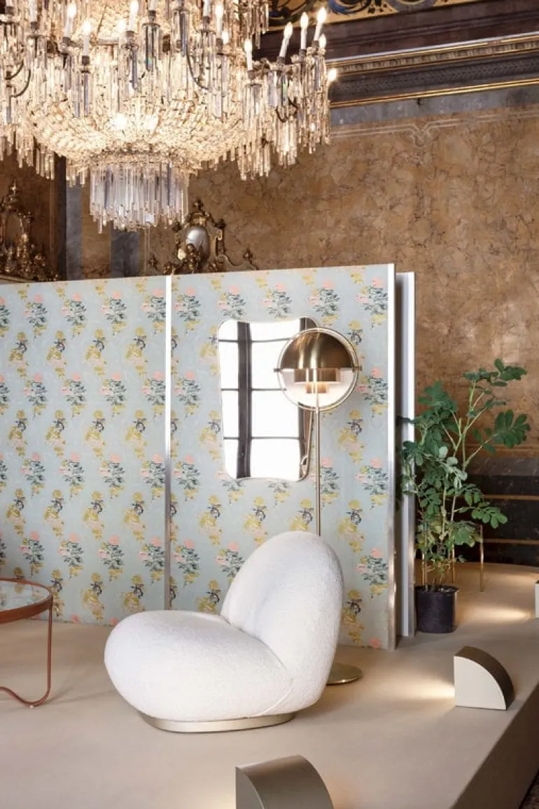 GUBI Pacha lounge chair, Karakorum 001 - pearl gold