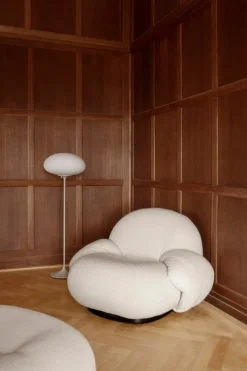 GUBI Pacha lounge chair with armrest, pearl gold - Karakorum 001