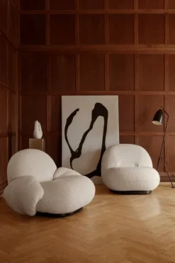 GUBI Pacha lounge chair with armrest, pearl gold - Karakorum 001