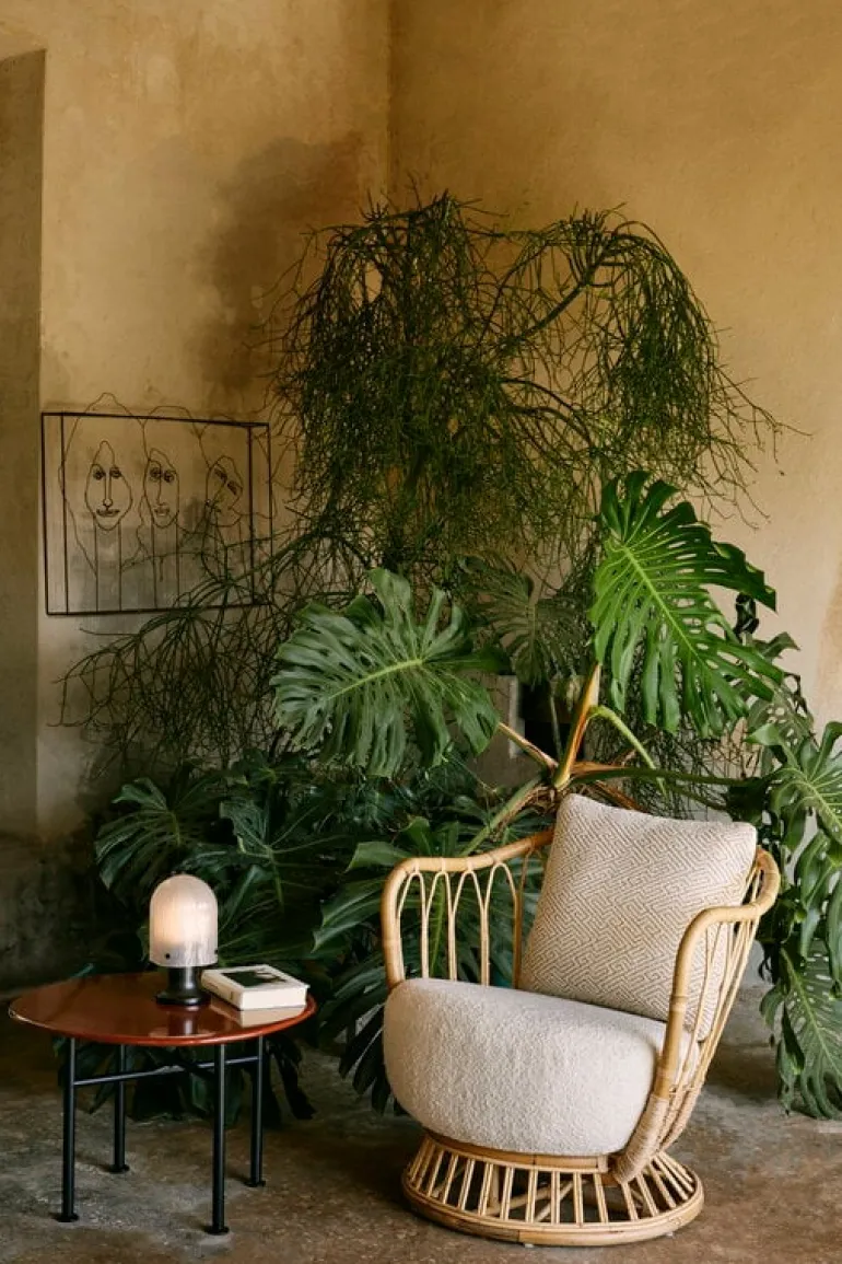 GUBI Seine portable lamp, antique brass - white