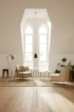 GUBI Sejour lounge chair with armrests, Artemidor001-walnut-antique b