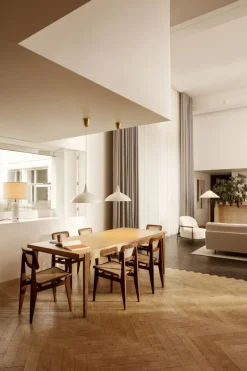 GUBI Sejour lounge chair with armrests, Artemidor001-walnut-antique b