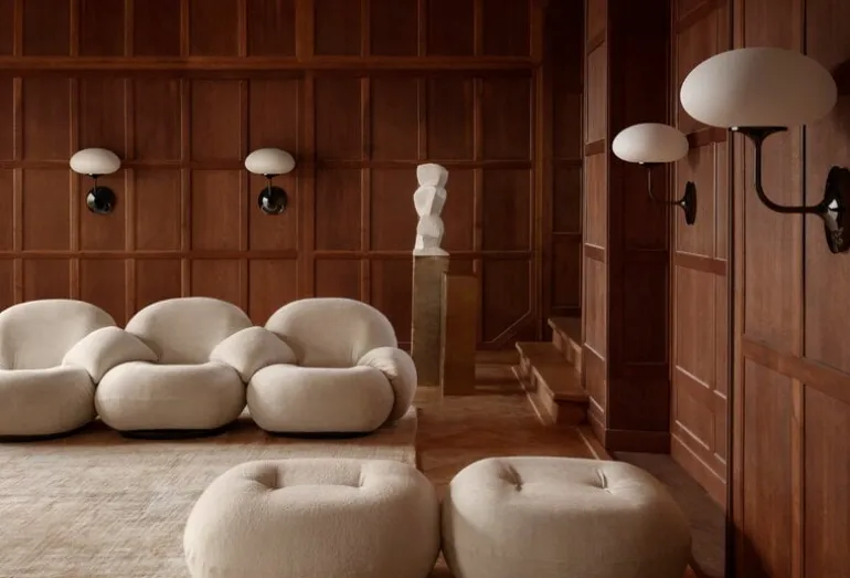 GUBI Stemlite wall lamp, black chrome