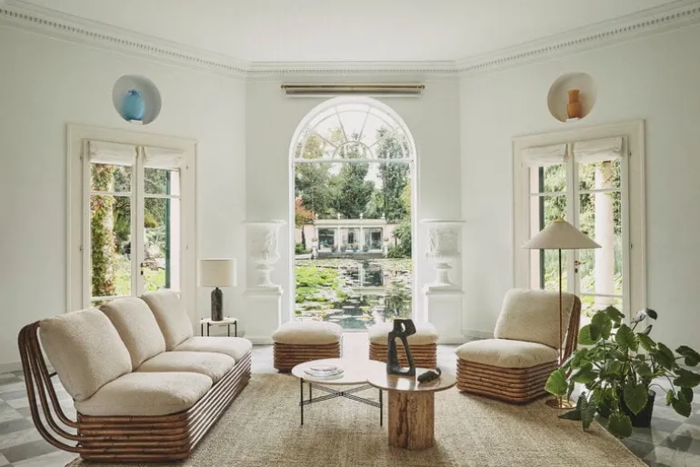 GUBI TS Outdoor side table, 40 cm, black - white travertine