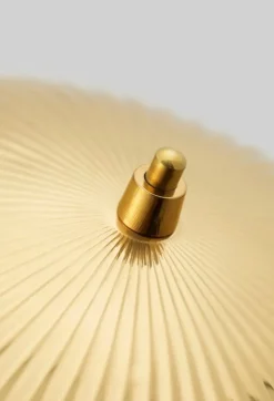 GUBI Tynell 5321 table lamp, brass - rattan