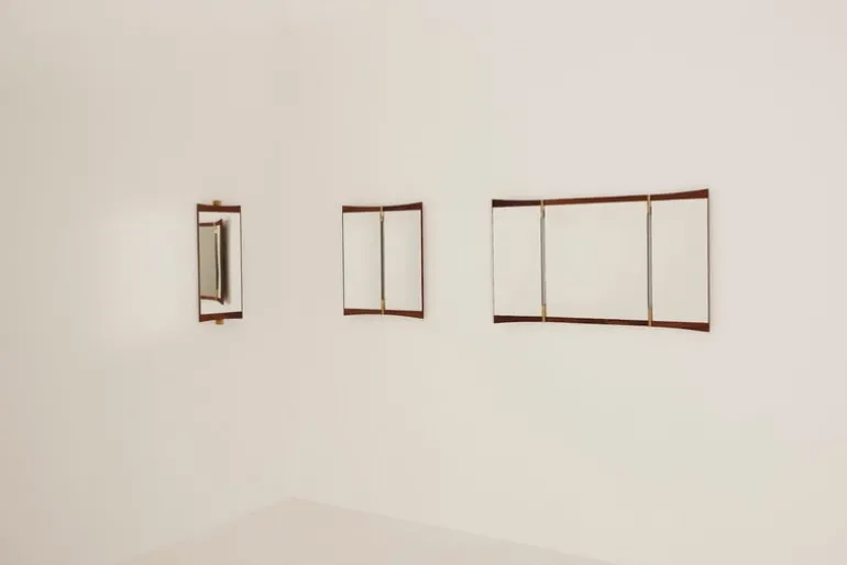 GUBI Vanity wall mirror, 3 panels, walnut - brass