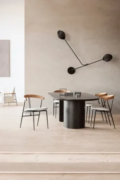 GUBI Violin chair, oak - Karakorum 001