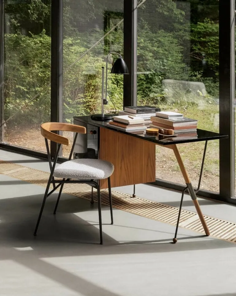 GUBI Violin chair, oak - Karakorum 001