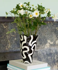 HAY Jessica Hans Shadow vase, black - white