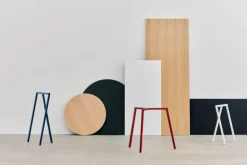 HAY Loop Stand round table, 105 cm, maroon red - lacquered oak