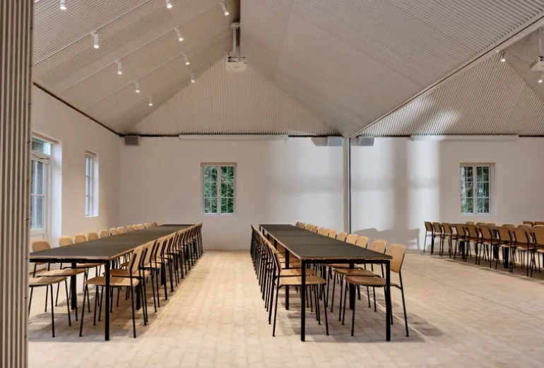 HAY Soft Edge 40 chair, black - lacquered oak