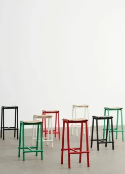 HAY Taburete 8 bar stool, low, 65 cm, signal red - lacquered oak