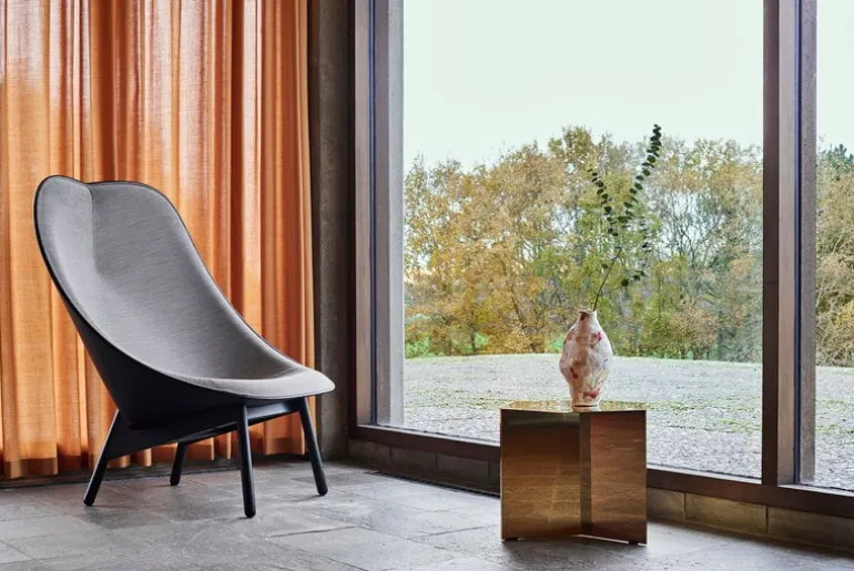 HAY Uchiwa lounge chair, black legs, black leather - Hallingdal 166