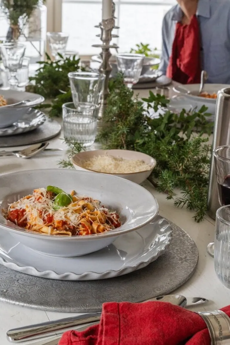 Heirol Smooth pasta plate, 25 cm, stone