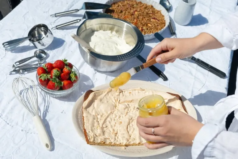 Heirol Twist pie dish, 29 cm, stone