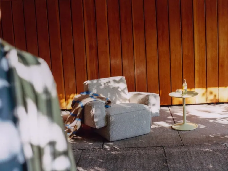 Hem Hunk lounge chair with armrests, Tiree Swan