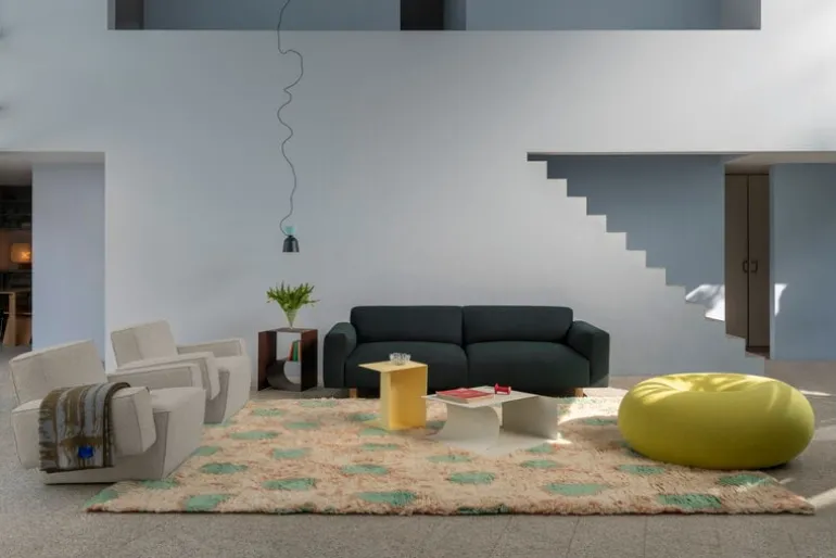 Hem Hunk lounge chair with armrests, Tiree Swan