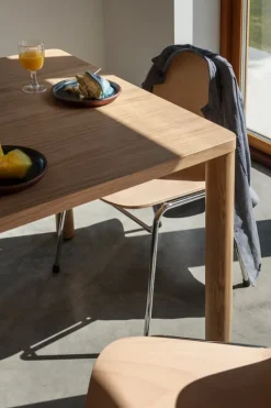 Hem Log table, 140 x 90 cm, oak