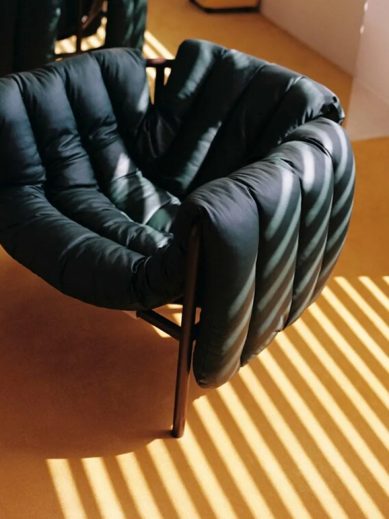 Hem Puffy lounge chair, black leather - black grey steel