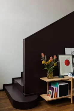 Hem Zig Zag media shelf, oak