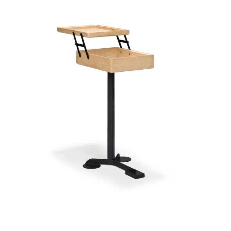 Karakter Comodo storage unit, lacquered oak