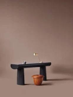 Karakter Domo table lamp, brass