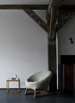 Klassik Studio Tub lounge chair, Moonlight sheepskin - oiled oak