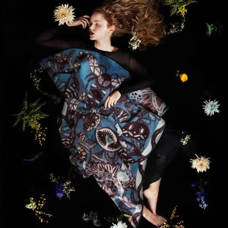 Klaus Haapaniemi & Co. Bees blanket, blue