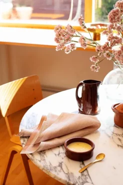 Lapuan Kankurit Aamu napkin, 48 x 48 cm, gold