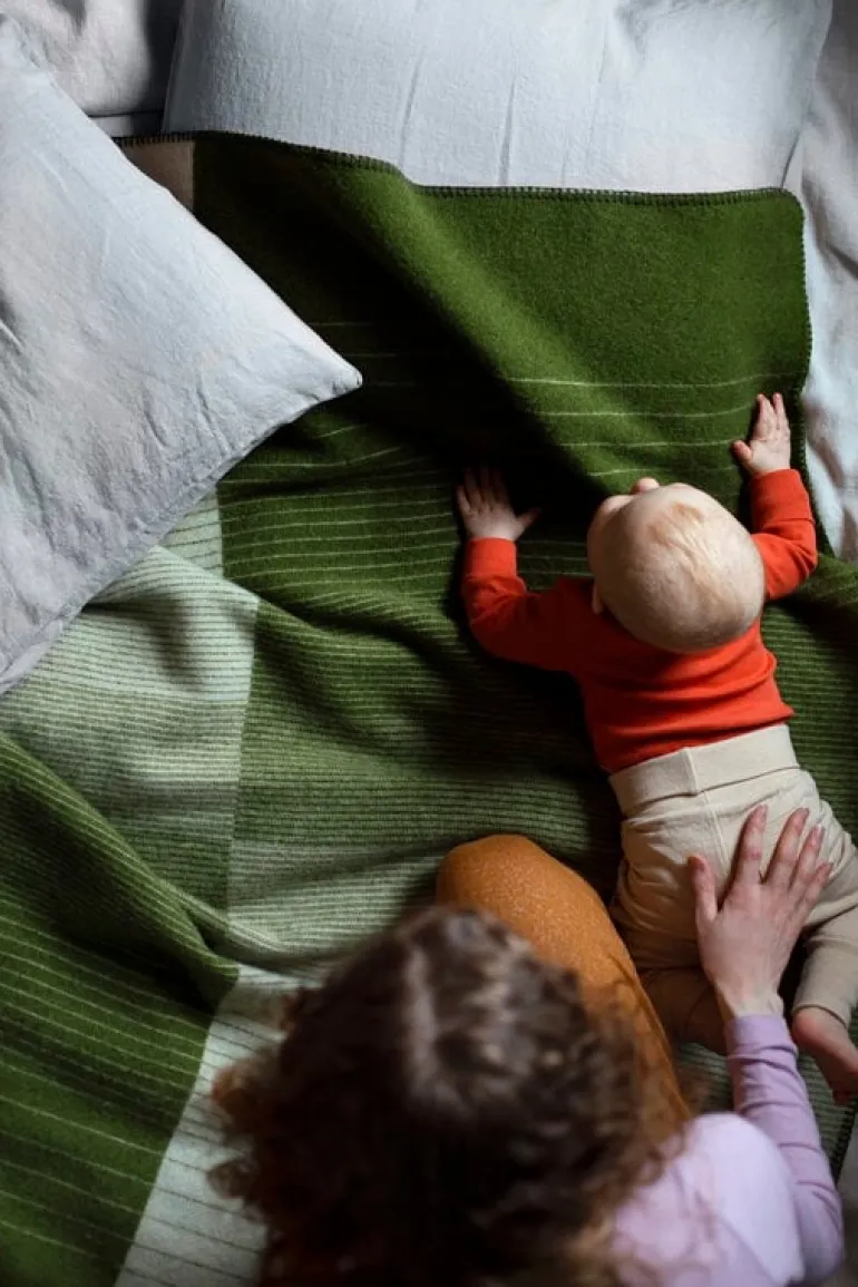 Lapuan Kankurit Kaamos blanket, 150 x 200 cm, white - olive