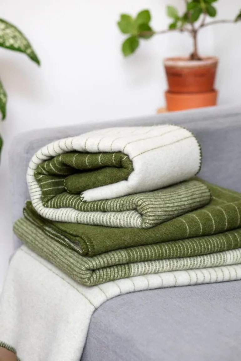 Lapuan Kankurit Kaamos blanket, 150 x 200 cm, white - olive