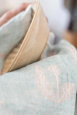 Lapuan Kankurit Kesäkukka napkin, 46 x 46 cm, turquoise - rose