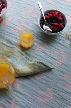 Lapuan Kankurit Kesäkukka table cloth/throw, turquoise - rose