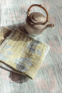 Lapuan Kankurit Kesäkukka table cloth/throw, turquoise - rose