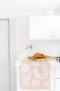 Lapuan Kankurit Kissanpäivät hand towel, white - cinnamon