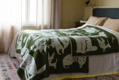 Lapuan Kankurit Koirapuisto blanket, 90 x 130 cm, olive - white