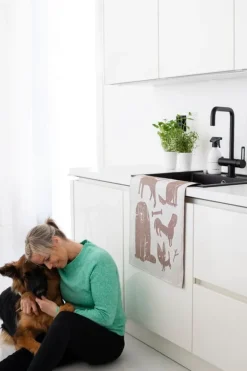 Lapuan Kankurit Koirapuisto tea towel, white - brown