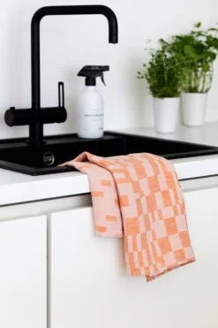 Lapuan Kankurit Koodi hand towel, rust - rose