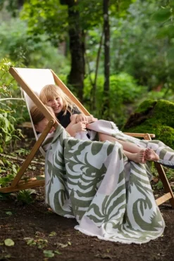 Lapuan Kankurit Kuutamo throw, olive - rose