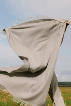 Lapuan Kankurit Lepo blanket, 135 x 180 cm, white - grey