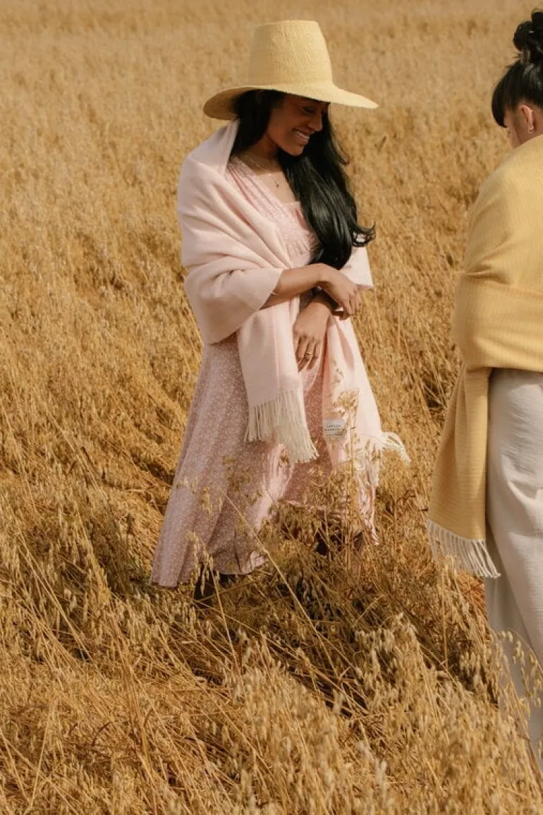 Lapuan Kankurit Lepo blanket, 135 x 180 cm, white - rose