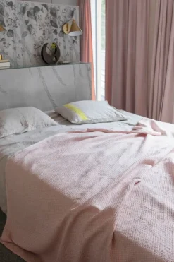 Lapuan Kankurit Maja blanket, white - rosa