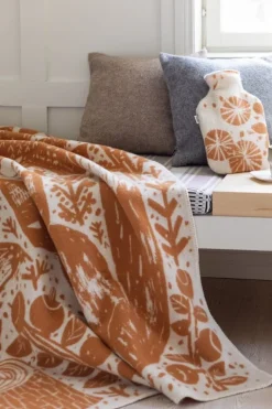 Lapuan Kankurit Metsikkö blanket, cognac - white