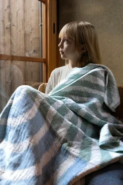 Lapuan Kankurit Metsälampi table cloth/throw, 145 x 200 cm, white - green - blue