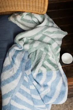 Lapuan Kankurit Metsälampi table cloth/throw, 145 x 200 cm, white - green - blue