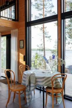 Lapuan Kankurit Metsälampi hand towel, white - green - rainy blue